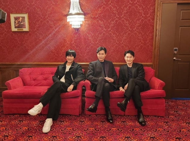 賲