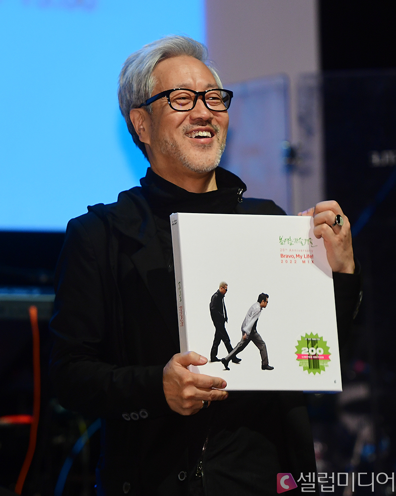 [셀럽포토]봄여름가을겨울 <b>김종진</b> '<b>브라보 마이 라이프</b> 20주년 맞아 환한...