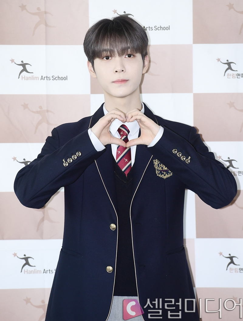 [셀럽포토]올아워즈 민제 '<b>한림</b>예고 사랑합니다'