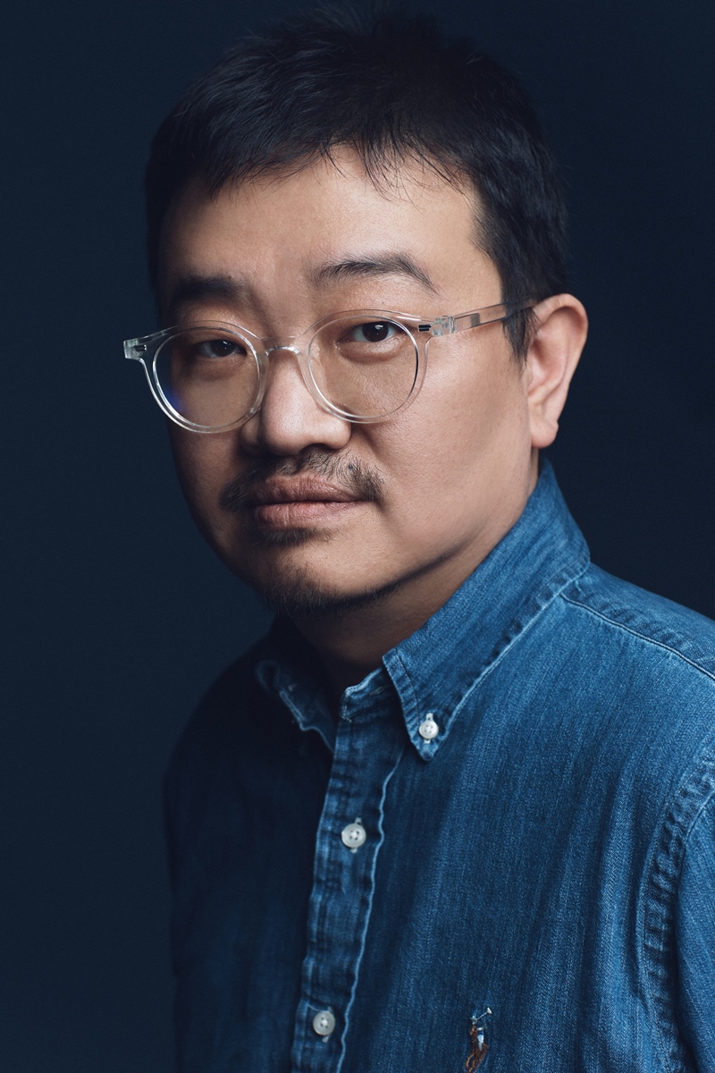 [5분 인터뷰] '<b>기생수</b>' <b>연상호</b> "구교환, 강우와 찰떡…메신저 역할 잘해줘"