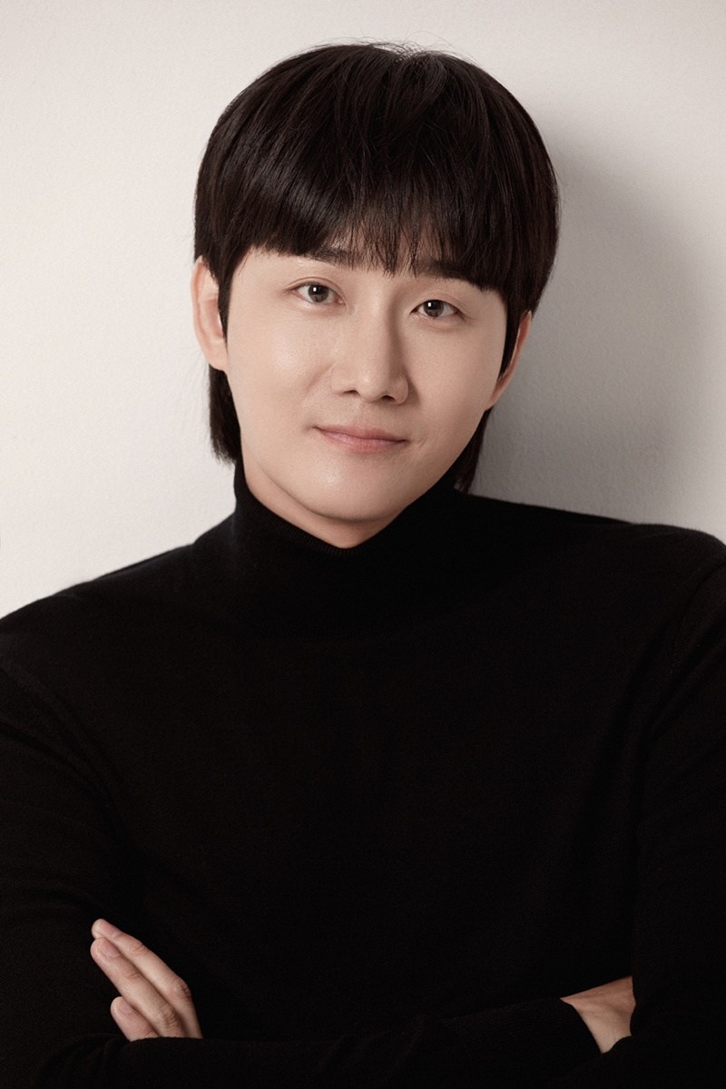 <b>이용진</b>, <b>신생</b> 소속사 <b>스토리나인웍스와</b> 전속계약 체결[공식]