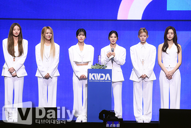 [2024 케이 월드 드림 어워즈] 故 신사동 호랭이, 프로듀서상 수상…트... - 뉴스 썸네일 이미지