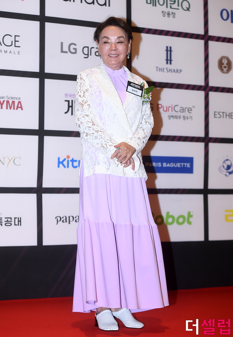 故 <b>김수미 별세</b>에 신현준·유재석→'전원일기' 가족 등 조문 행렬(종합...