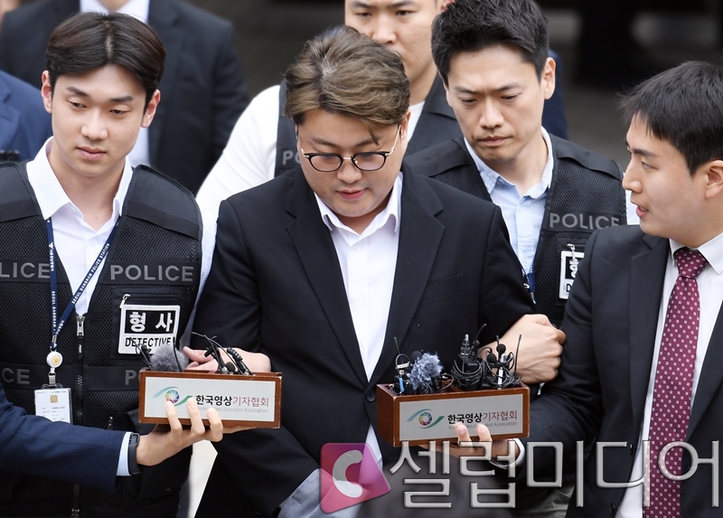 '음주 뺑소니' <b>김호중</b>, 세 번째 <b>구속 연장</b>…내년 2월까지