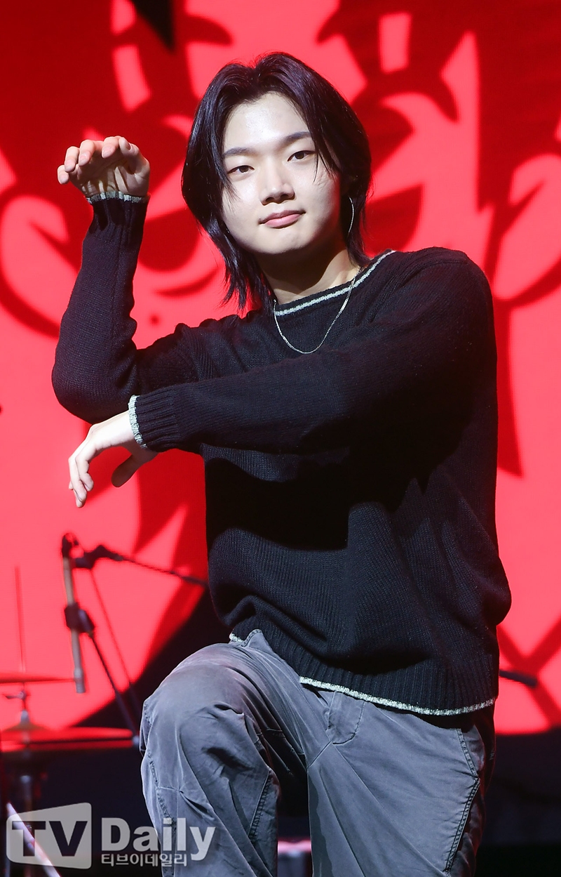 巡 