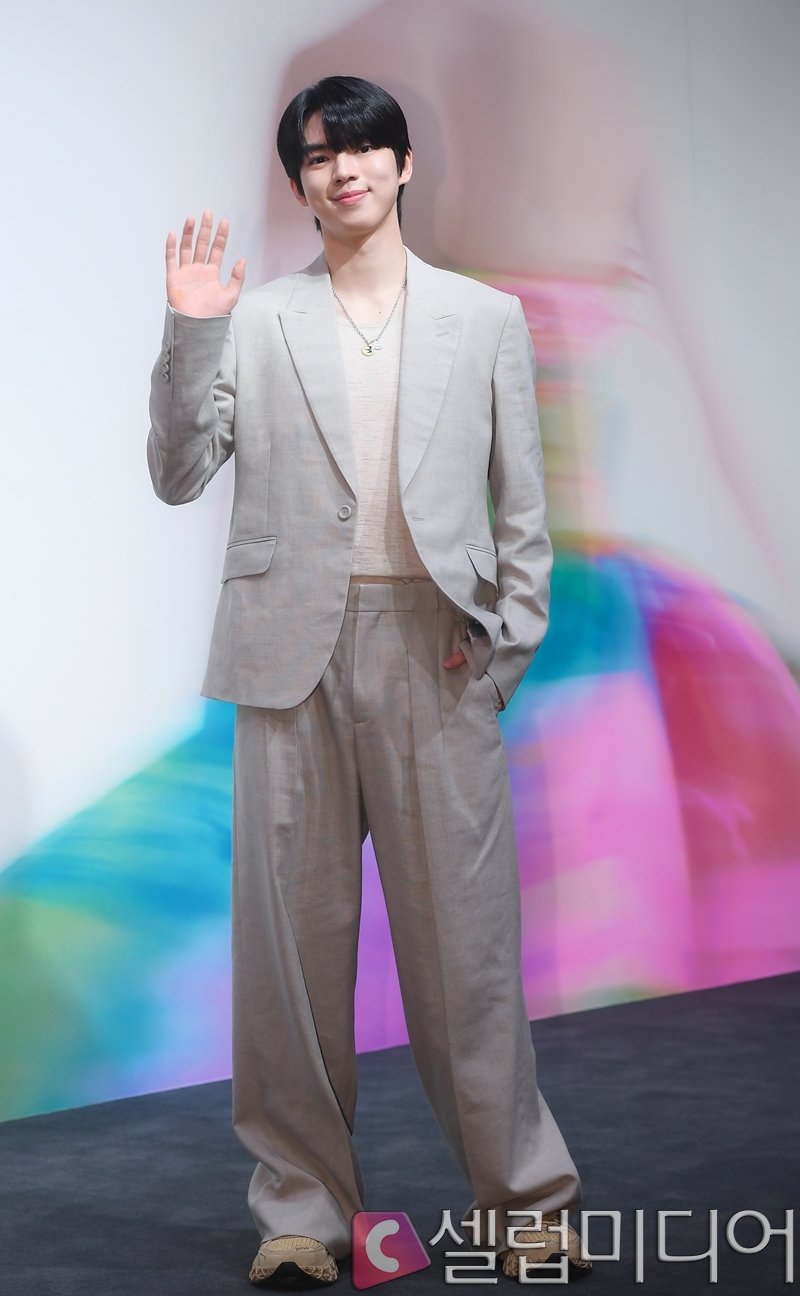 ũ 