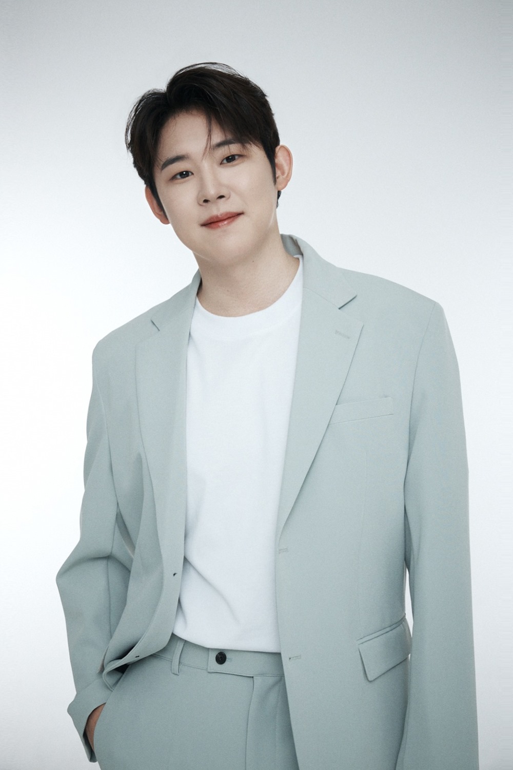 '<b>미스터트롯2</b>' <b>진욱</b>, 하반기 첫 단독 <b>콘서트</b>부터 행사 출격까지