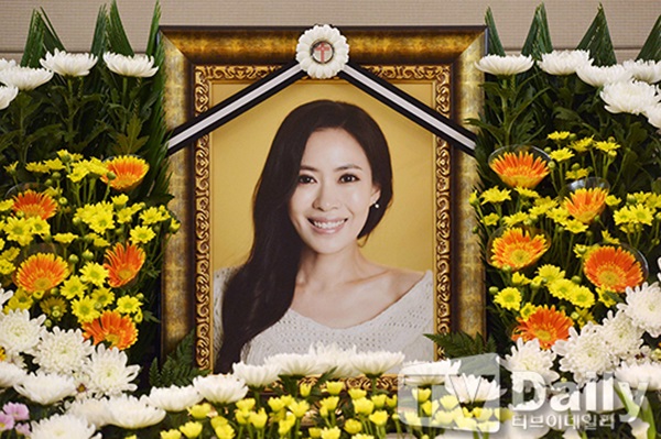 故 <b>유채영</b>, 오늘(24일) <b>11주기</b>…남편 "변해가는 내 모습 미안해"