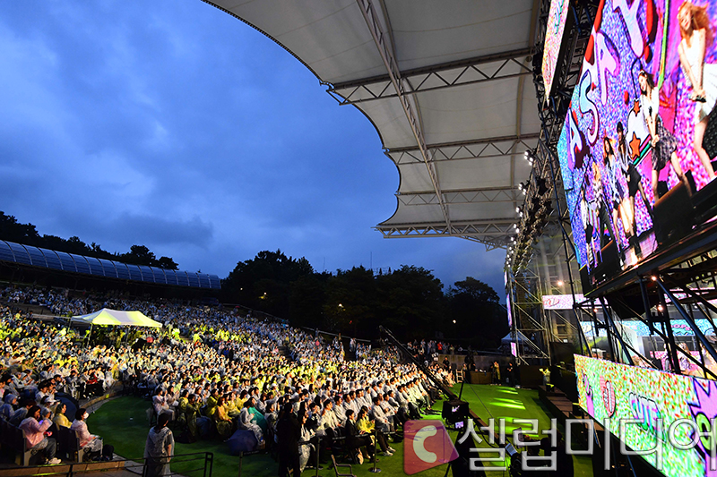 "취소보다 무서운 불확실성"...전쟁이 바꾼 K팝 월드투어 [Ce:포커스] - 뉴스 썸네일 이미지