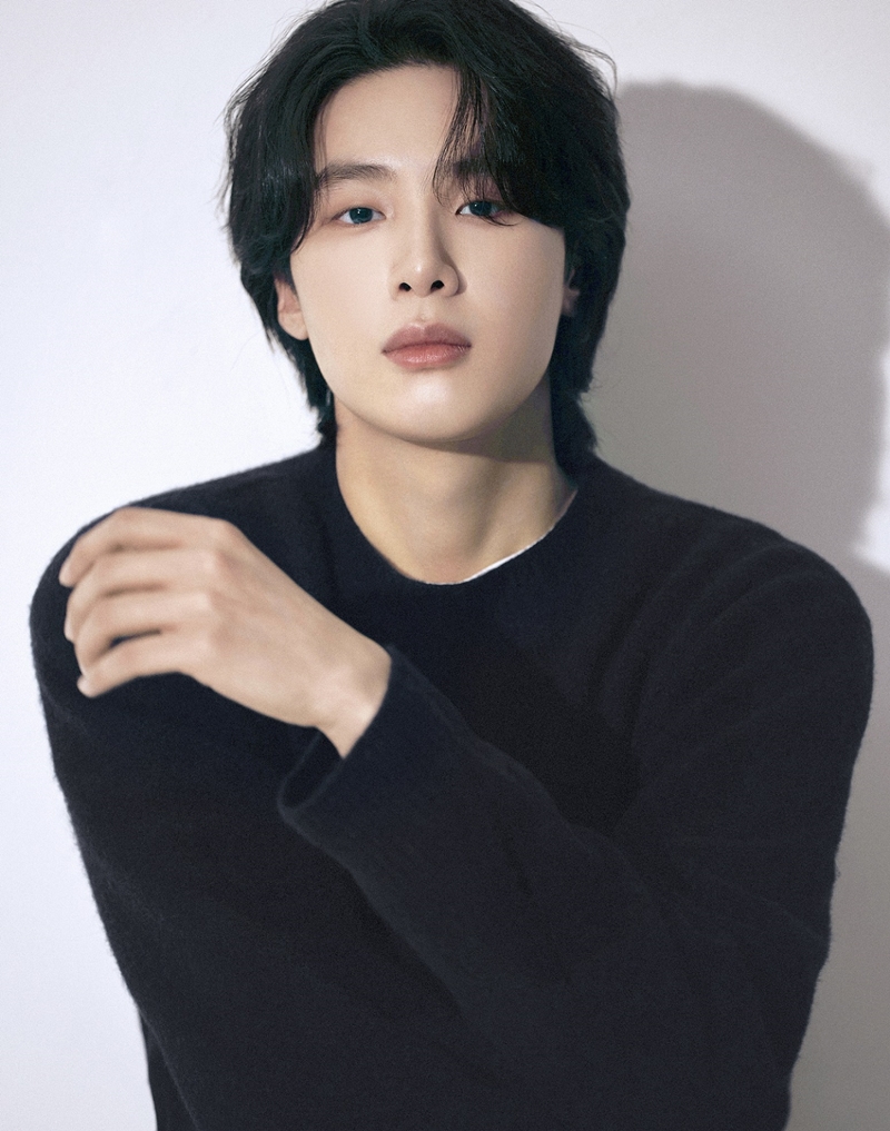 '학폭 사과' <b>김동희</b>, 본격 복귀 조짐…새 소속사→日 팬클럽 모집[셀럽...