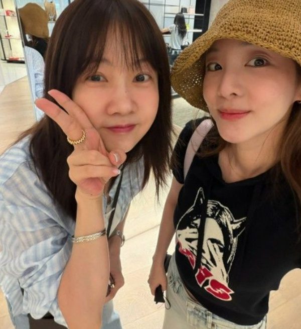 '55세' <b>박소현</b> 옆 '41세' 산다라박, 레전드 동안 투샷[셀럽샷]