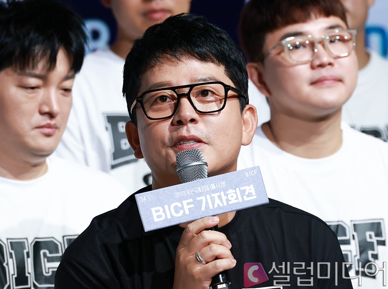 <b>김준호</b> “‘<b>부코페</b>’ 올해 키워드는 ‘레전드의 귀환’” [셀럽현장]