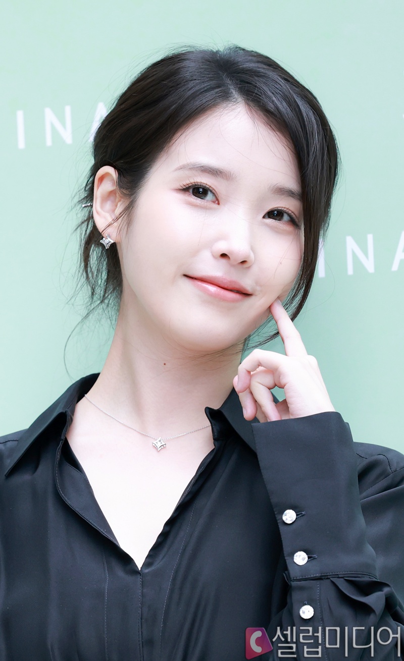 아이유 , 9월 콘서트 연기 후 "차기 팬클럽 가입 시 할인 제공"