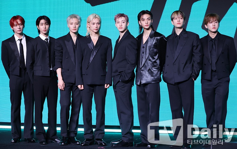 <b>스트레이 키즈</b> "이것저것 다 해내는 스<b>키즈</b>…진화된 모습 보여드릴 것"...