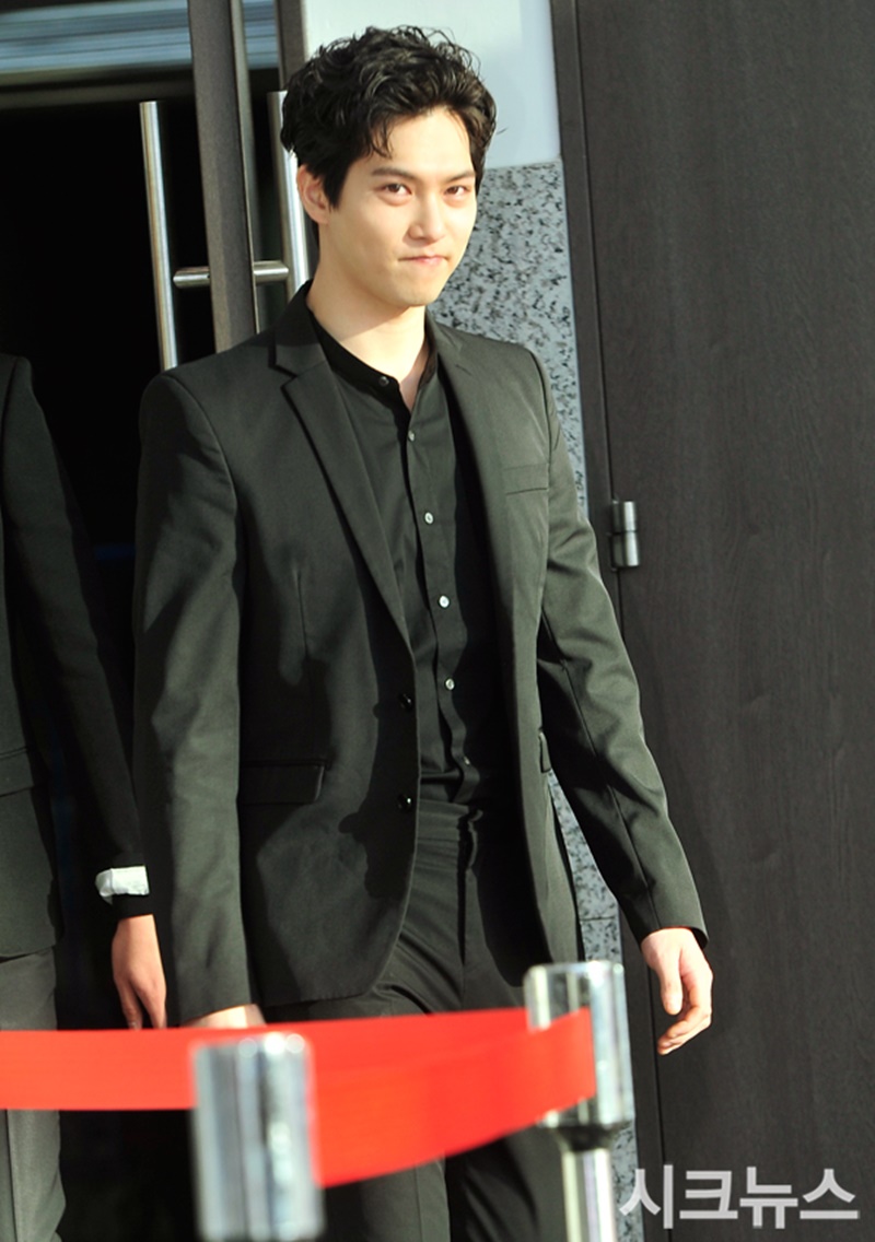 '정준영 단톡방→<b>씨엔블루 탈퇴</b>' <b>이종현</b>, 뷰티 마케터 됐다 "살아보려 ...