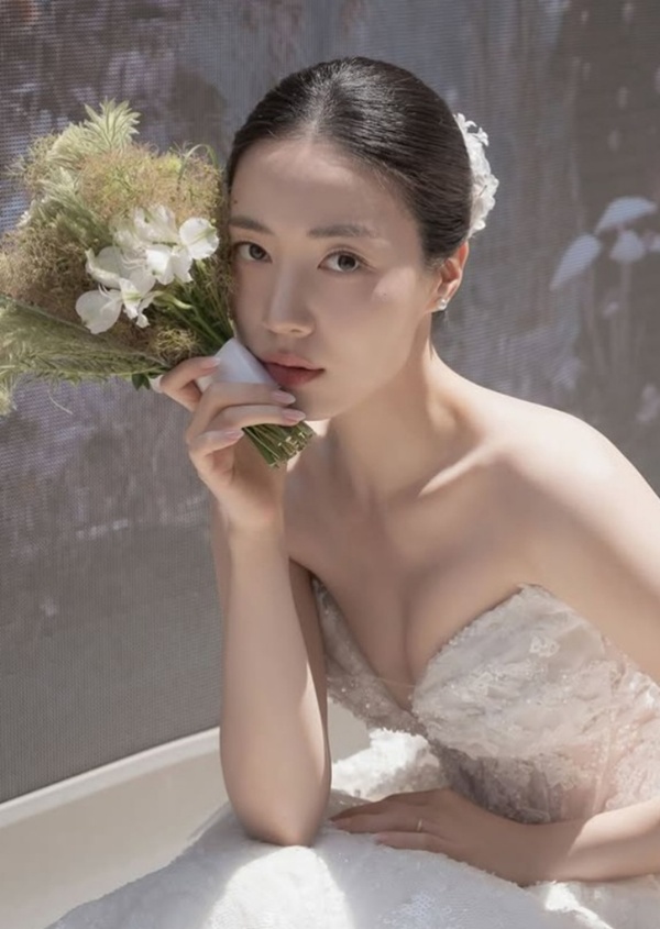 <b>류화영</b>, 오늘(12일) 3세 연상 <b>사업가</b>와 백년가약