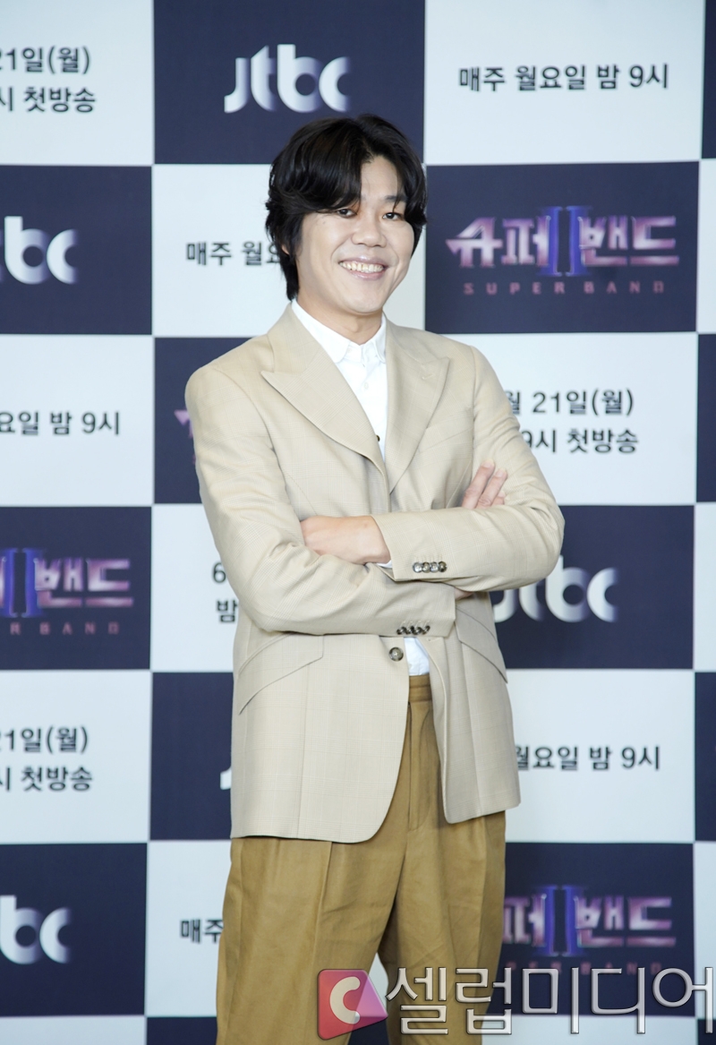 <b>이상순</b>, <b>라디오</b> 장기 <b>부재</b>에 쏟아진 걱정…“특별한 이상 NO, 휴식 필요...