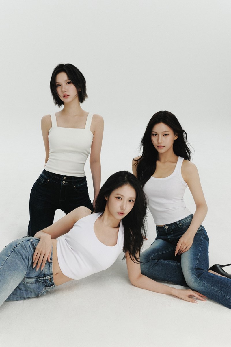 <b>은하</b>·<b>신비</b>·<b>엄지</b>, 새 공식 SNS 오픈…팀명은 미정