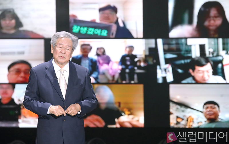 故 <b>최불암 빈소</b>, <b>나문희</b>·유인촌→경찰 고위 간부 추모 행렬 (종합)